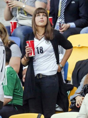 Las novias y esposas de los jugadores del Barcelona y Real Madrid