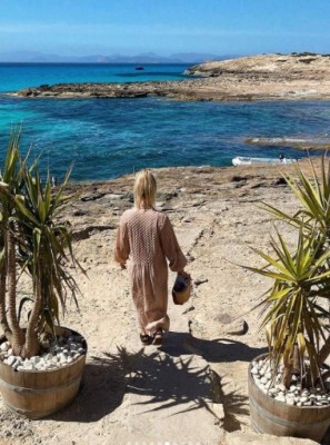 Fotos: Las vacaciones de Frenkie De Jong y su hermosa novia Mikky Kiemeney en Ibiza