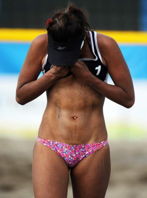 ¡Momentos candentes y descuidos! que se han visto en el voleibol de playa