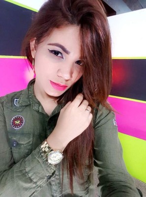 La guapa olanchana Kelin Acosta, una enamorada de Olimpia y la Bicolor