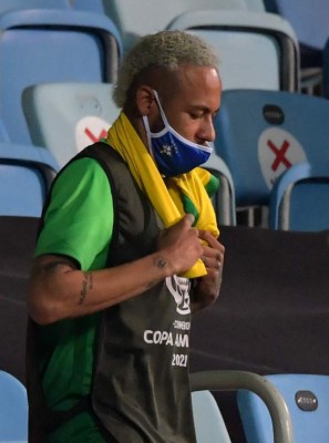 ¿En qué estaba pensando? Así fue captado Neymar en el Brasil-Ecuador y el tremendo 'oso' de Vinicius