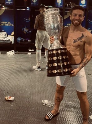 No se vio en TV: Messi celebró el título con su ídolo de siempre y el niño que buscó a Neymar