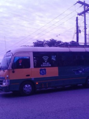 ¡Para morirse de la risa! Los insólitos mensajes que se ven en buses y taxis de Honduras