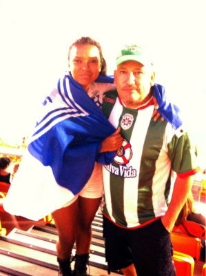 La afición hondureña se pone la H