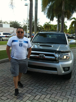 Hondureños por el mundo vibrando por la Bicolor