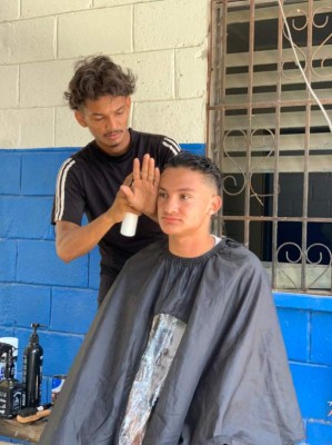 El cocinero, los tacos al sol y sin lujos: los futbolistas del Victoria que viven fuera de excentricidades en la sede