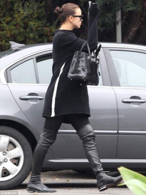 Irina Shayk ya muestra su embarazo, pero sigue siendo sexy