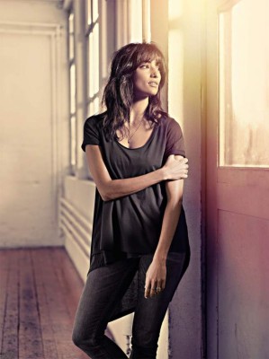 Melanie Winiger, la sexy conductora del sorteo de Champions