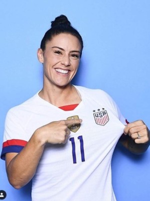 Dos jugadoras de la selección de Estados Unidos se casan con Rapinoe como dama de honor