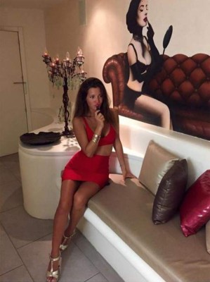 Ella es la bella Malena Costa, quien anunció su boda con Mario Suárez