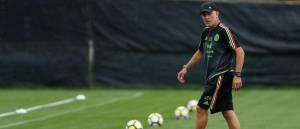 El técnico de la selección de México, Juan Carlos Osorio, se prepara con su equipo para los amistosos rumbo a la Copa del Mundo de Rusia. (Foto: Esto)