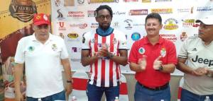 De manera sorpresiva la Real Sociedad decidió al final desinscribir al defensa.