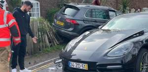 Imagen del accidente donde participó el futbolista del Manchester United.