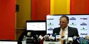 El presidente del Club Sport Herediano, David Patey, lloró en conferencia de prensa. (Foto: La Teja, imagen Teletica)