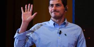 Casillas, capitán de la 'generación de oro' que conquistó con España un Mundial y dos Eurocopas, pidió que se deje de mirar al pasado en una eterna comparación y se piense en el futuro, con la construcción de una nueva selección.