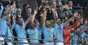 Manchester City's Belgian defender Vincent Kompany (3L) lifts the trophy as Manchester City players celebrate their victory in the English League Cup final football match between Manchester City and Chelsea at Wembley stadium in north London on February 24, 2019. (Photo by Glyn KIRK / AFP) / RESTRICTED TO EDITORIAL USE. No use with unauthorized audio, video, data, fixture lists, club/league logos or 'live' services. Online in-match use limited to 75 images, no video emulation. No use in betting, games or single club/league/player publications. /