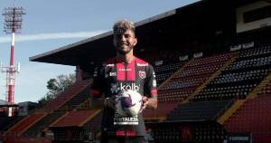 Johan Venegas firmó con Liga Deportiva Alajuelense por dos años.