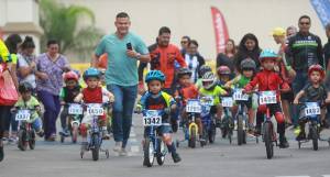 Este día se desarrolló la Vuelta Ciclística de El Heraldo donde más de 200 niños participaron, esto en las vísperas del evento estelar que comenzará este domingo a las 6:00 am con más de 1500 ciclistas.