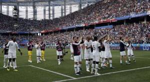 En páginas interiores, el diario deportivo hace notar que Francia llega a la semifinal de un Mundial por sexta vez, y en esta ocasión se enfrentará el próximo martes a 'los belgas, que tienen el mejor equipo de su historia'.