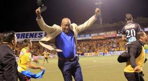 Hernán Medford sigue demostrando que es un entrenador de finales. Foto cortesía de La Nación