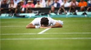 Roger Federer perdió la oportunidad de clasificar a una nueva final de Wimbledon y de hecho pierde por primera vez en semis en el abierto londinense.
