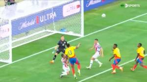 ¿Qué pasó? VAR invalida falta penal a Colombia tras supuesta falta contra Yerry Mina