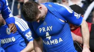 El fútbol sigue apoyando a Muamba, aqui Cahil, le dedica el gol anotado con el Chelsea.