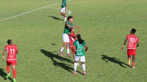 Real Sociedad y Marathón se enfrentan en el estadio Francisco Martínez de Tocoa. Foto Dago Argueta.
