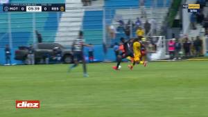 Espacio libre y riflazo: el remate de Jonathan Núñez que pudo acabar en golazo ante Real España