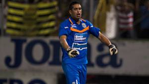 El arquero Mathías Rolero vuelve a ser protagonista en gol rival. (Foto: Delmer Martínez)