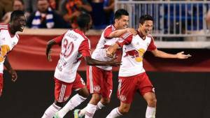 El futbolista catracho Franklin Castellanos se desarrolló en la Universidad de Iona y en este 2015 firmó su contrato profesional con el New York Red Bulls, con el que porta la número 77. Tiene 24 años