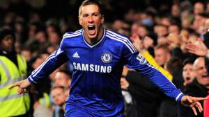 Fernando Torres celebra el gol con que Chelsea venció al Manchester City.