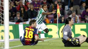 Pinto y Jordi Alba quedaron sentados en el gol tempranero del Betis