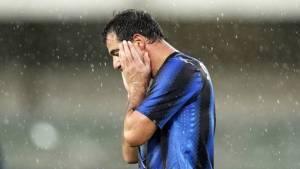 Dejan Stankovic lamenta la derrota ante el Chievo Verona, Inter se aleja cada día del scudetto.