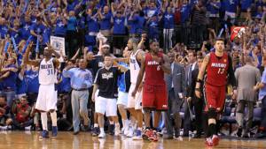 Dallas festeja el empate de la serie de las finales de la NBA contra Miami.