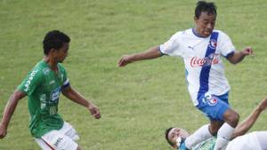 Javier Portillo y Mario Berríos se enfrentaron varias veces en el clásico nacional de este domingo.