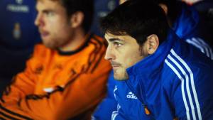 Iker Casillas expresó su pesar por la muerte del técnico, de quien se considera deudor en el plano personal.