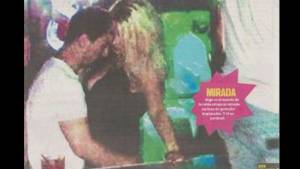 Esta es otra de las fotografías de Lionel Messi donde aparece junto a una rubia que supuestamente es bailarina de striptease.