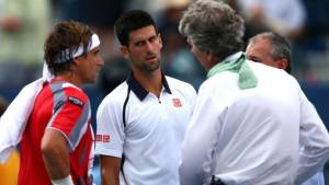 La suspensión del partido llegó cuando Ferrer tenía la ventaja de 5-2 en el marcador sobre Djokovic.