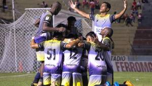 Con goles de Dixon Ramírez y Jhan Carlo Mora, Honduras Progreso venció al Vida en el estadio de La Ceiba. Foto: Honduras Progreso.