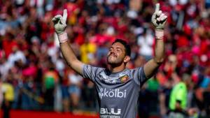 El guardameta llega luego de coronarse campeón con el Herediano de su país.