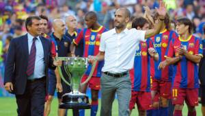 Pep Guardiola al momento de celebrar el campeonato de Liga con el antiguo presidenta del Barça, Joan Laporta.