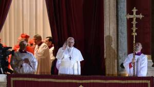 El Papa Francisco al ser presentado ante los feligreses en la Capilla Sixtina.