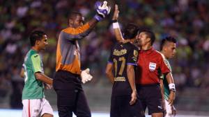 El partido acabó con un empate que deja aún la moneda en el aire.