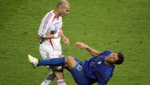 Zinedine Zidane le propinó un cabezazo a Materrazi y fue expulsado en la final del Mundial del 2006.