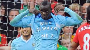 Balotelli exhibió una camiseta en la que se leía 'Why always me?', que traducido significa '¿por qué siempre yo?'.