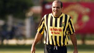 Fuad Abufelle participa los fines de semana en el equipo de Real España veteranos.