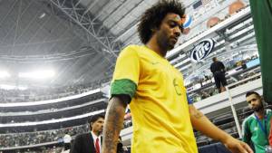 Los jugadores brasileños salieron silbados por su mala actuación este domingo en Dallas ante México.