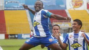 Victor Mena no pretende seguir en el Victoria la próxima temporada.