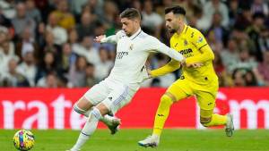 Escándalo en el Real Madrid-Villarreal: Fede Valverde le ha pegado un puñetazo en la cara a Álex Baena en la zona de autobuses